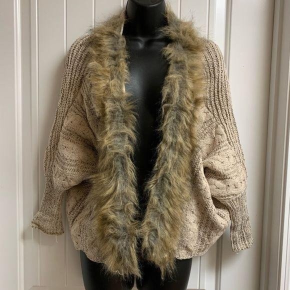T&J Designs Faux Fur Cream Knit Flyaway Cardigan - Picture 2 of 5